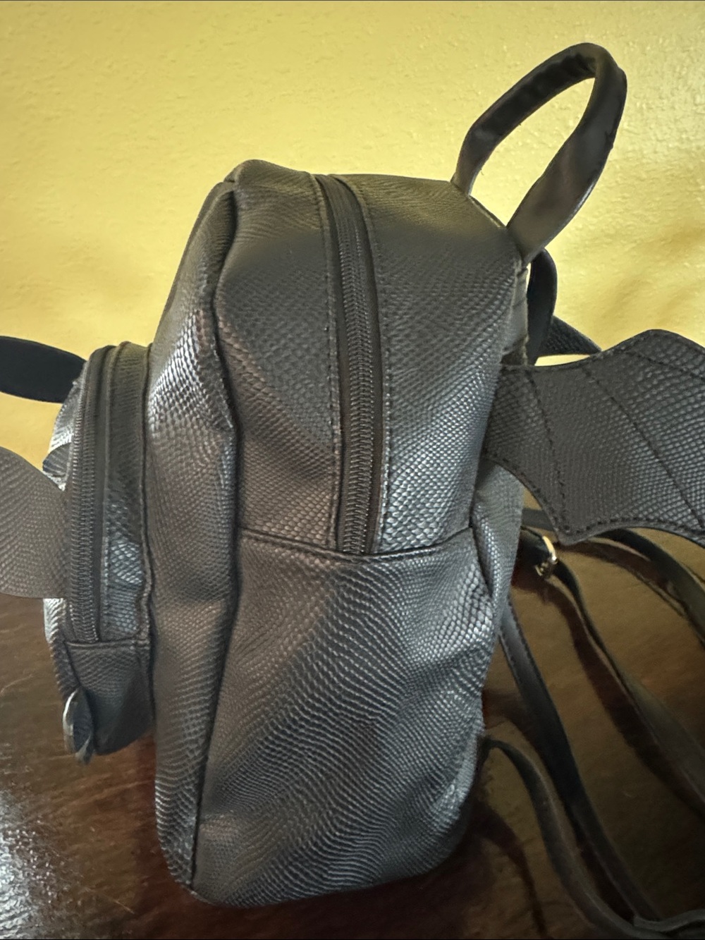 Black Toothless 🖤 Dragon Eye Mini Backpack - Picture 6 of 9